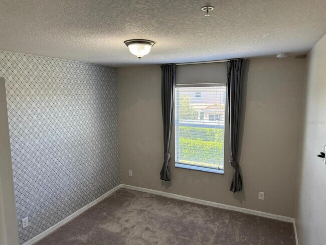 Building Photo - 2091 Bent Grass Ave