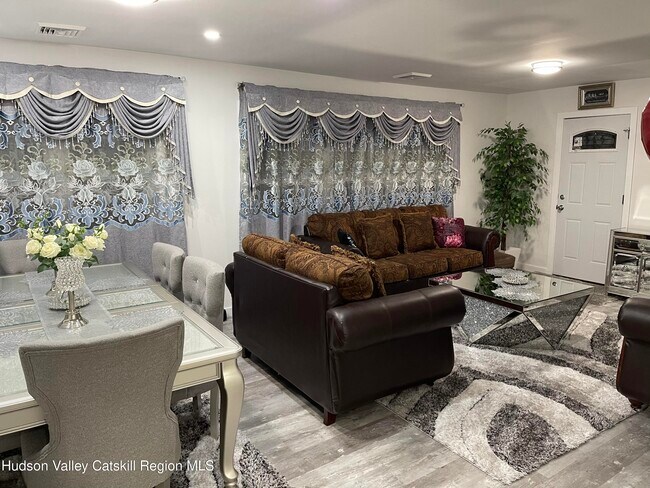 Building Photo - 33 Mary Ave