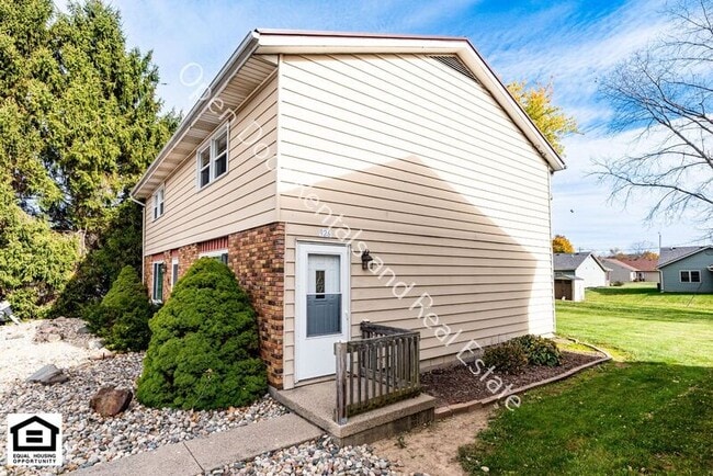 Building Photo - 926 East Ave