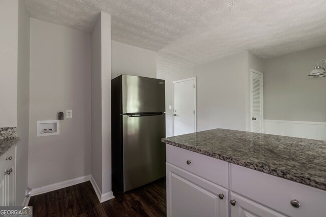Building Photo - 2364 Peachwood Cir NE