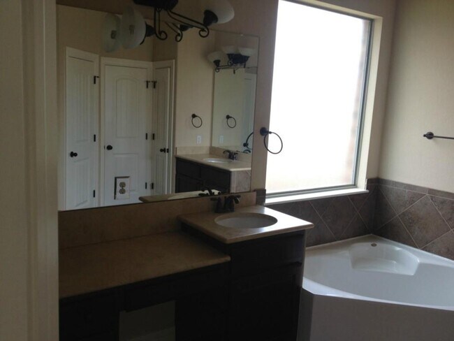 Building Photo - 7813 Oteka Cove