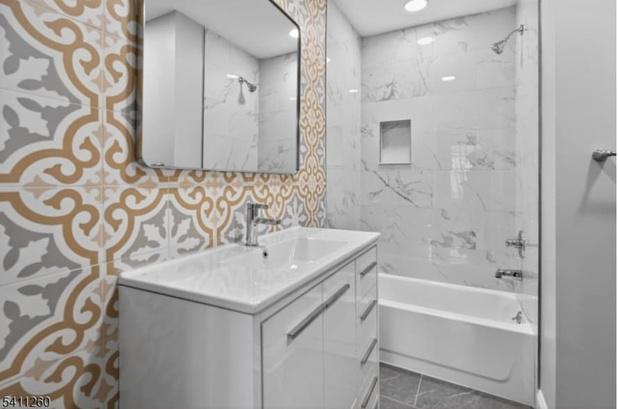 Building Photo - 579 S 12th St