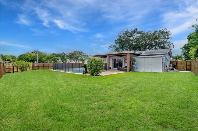 Building Photo - 10591 SW 122nd Ct