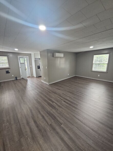 Building Photo - 104 Greenlawn Dr