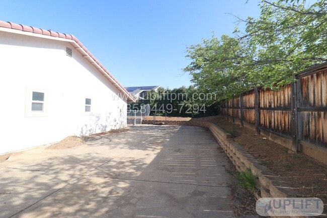 Building Photo - 3 bedroom 2.5 bathroom home in Ramona Coun...