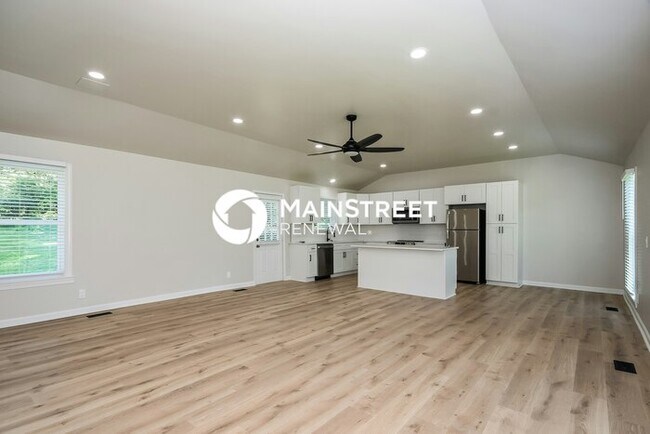 Building Photo - 4 Bedroom Pet-Friendly Home in OLD HICKORY, TN with Main Street Renewal