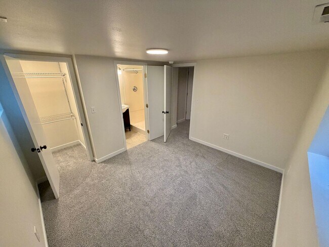 Building Photo - 323 NE 158th St