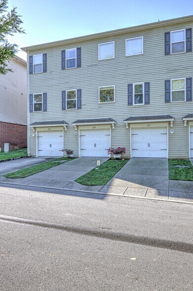 Building Photo - 1235 Park Run Dr