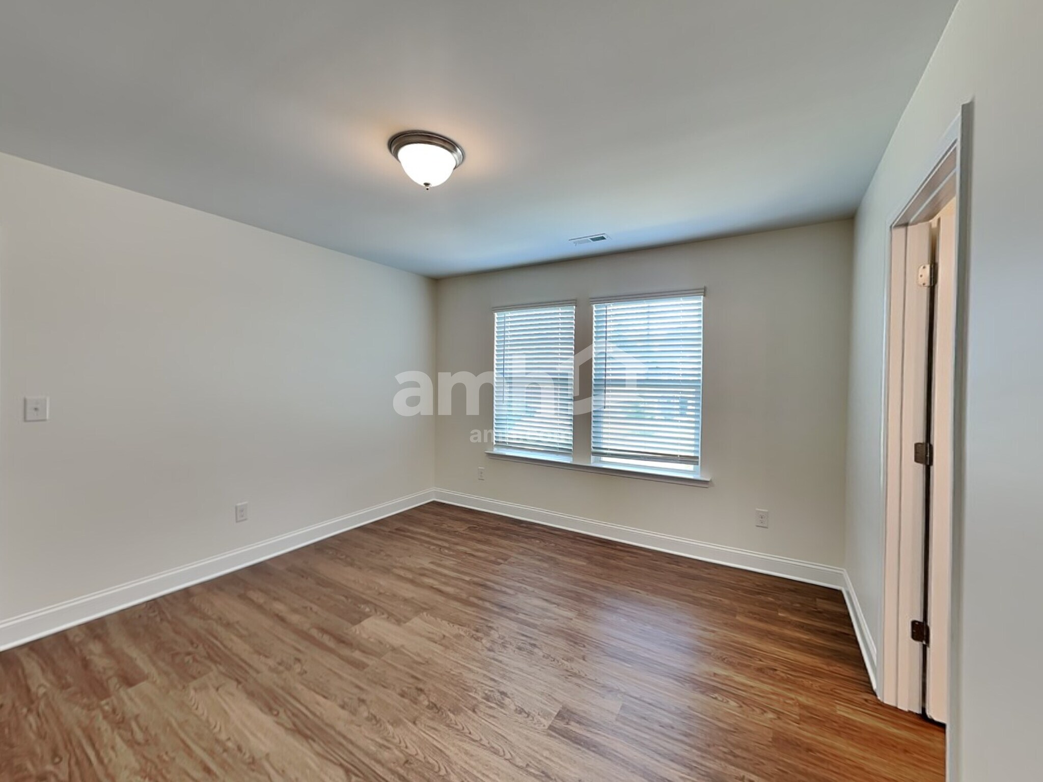 Building Photo - 4911 Trayton Ave