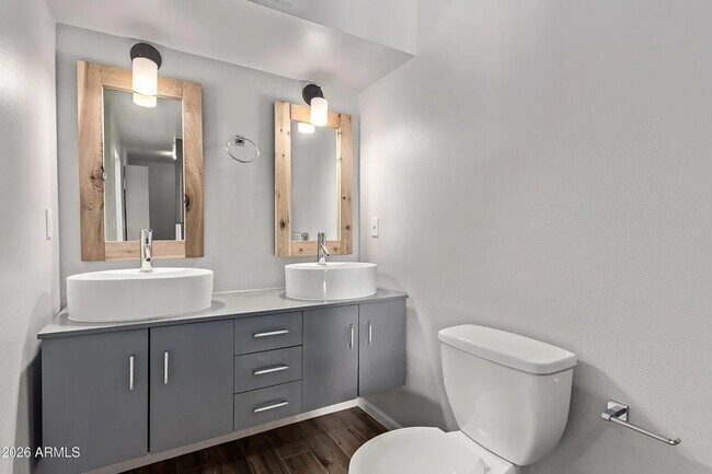 Building Photo - 3710 E Altadena Ave