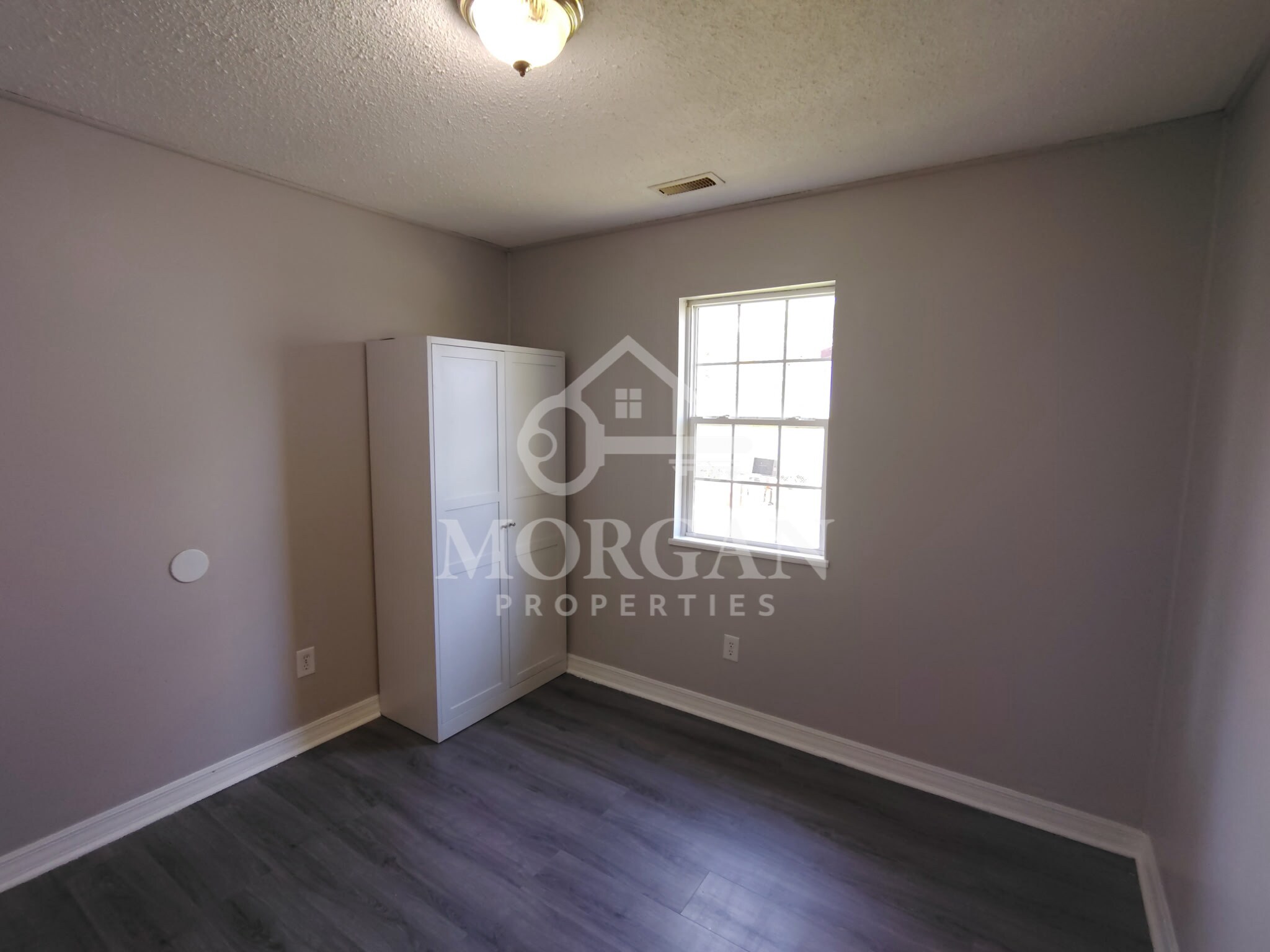 Building Photo - 2203 W 28th St