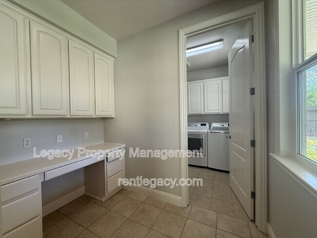 Building Photo - 8843 Latigo Ct