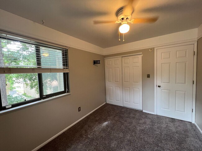 Building Photo - 3 Bedroom Condo in Cinnimon Courtyards