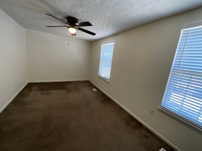 Building Photo - Beautiful 2BR 2BA 3 level townhome located in the Bowling Brook Farms Community