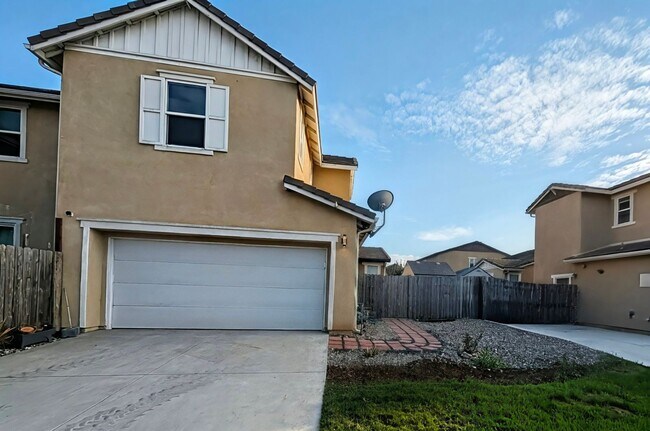 Building Photo - Spacious 4-Bedroom Corner-Lot Home w/ Smar...