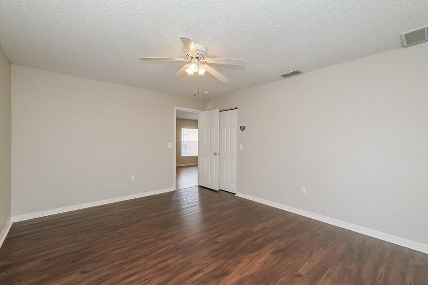 Building Photo - 7924 Chadwick Dr