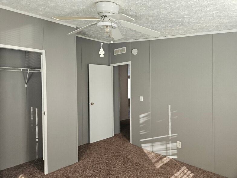 Building Photo - 45 Lynnwood Cir