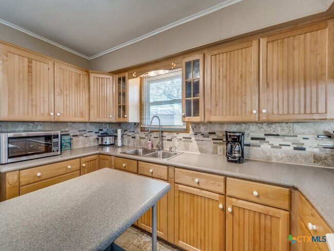 Building Photo - 1660 McIver