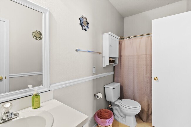 Building Photo - 615 Ashlen Dr