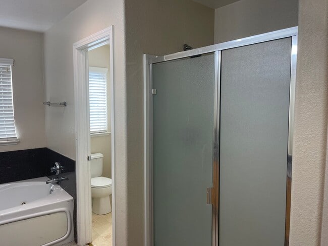 Building Photo - 2733 Sunflower Cir
