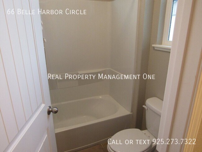 Building Photo - 66 Belle Harbor Cir