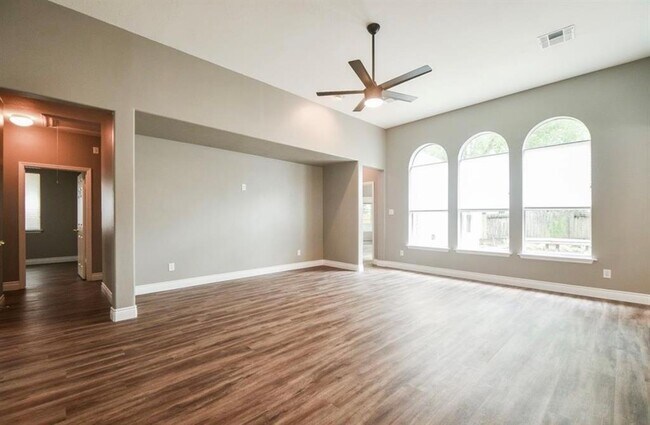 Building Photo - 18 E Knightsbridge Dr