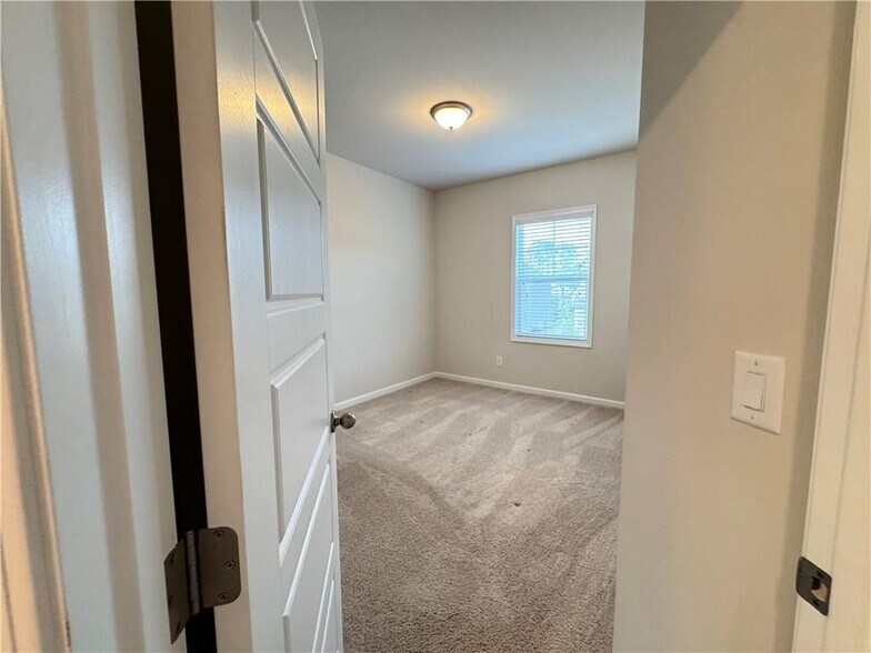 Building Photo - 1572 Dover Creek Ln