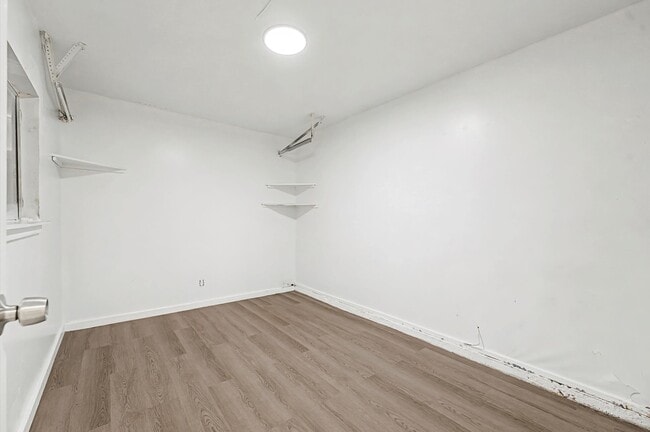 Building Photo - 8334 Country View Dr