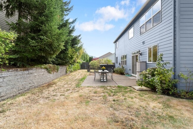 Building Photo - Beautifully Maintained 5 Bedroom Home In H...