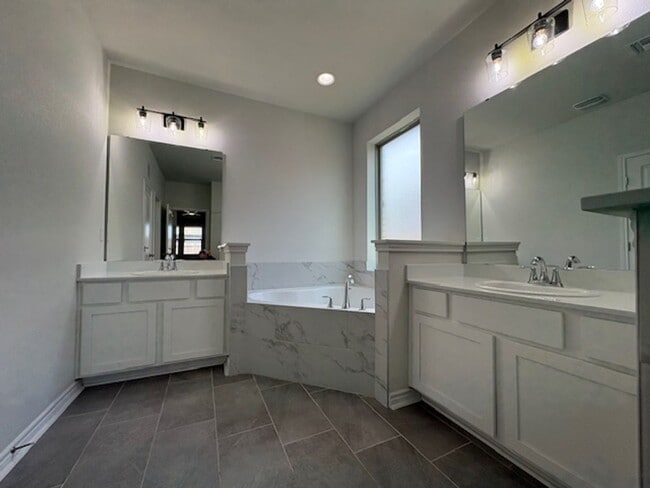 Building Photo - GORGEOUS NEWER HOME NEAR OSO BAY PRESERVE - MILITARY SPECIAL!