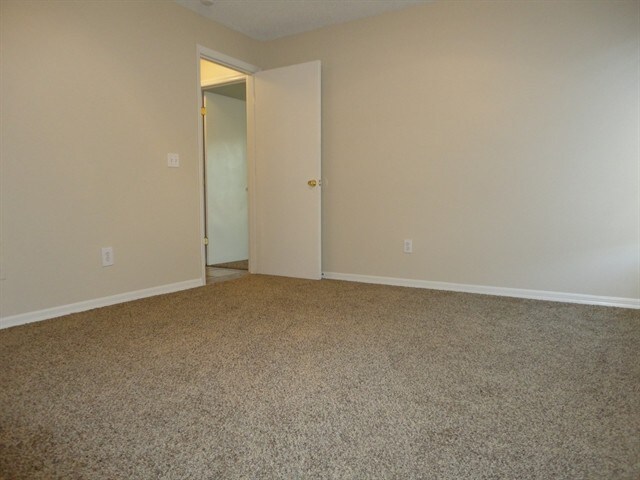 Building Photo - 732 McLean Ct