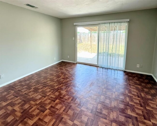 Building Photo - 1304 Parsons Dr