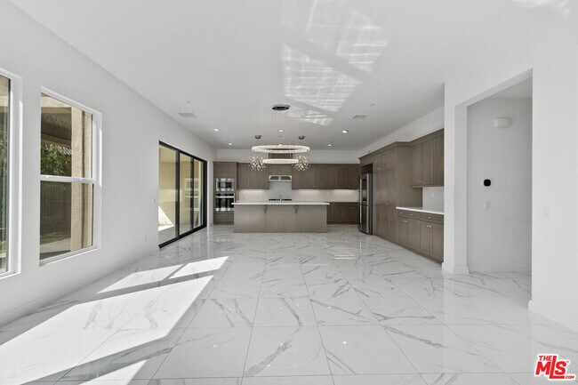 Building Photo - 20810 Spruce Cir