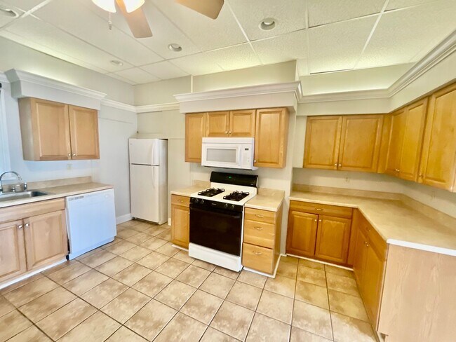 Building Photo - 3 Bed 1.5 Bath- Southside Pittsburgh PA
