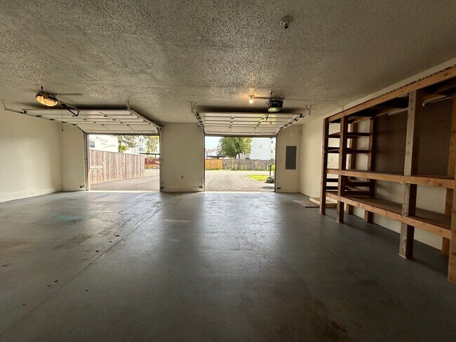 Building Photo - Live in Comfort. Live in Style. Live in La...