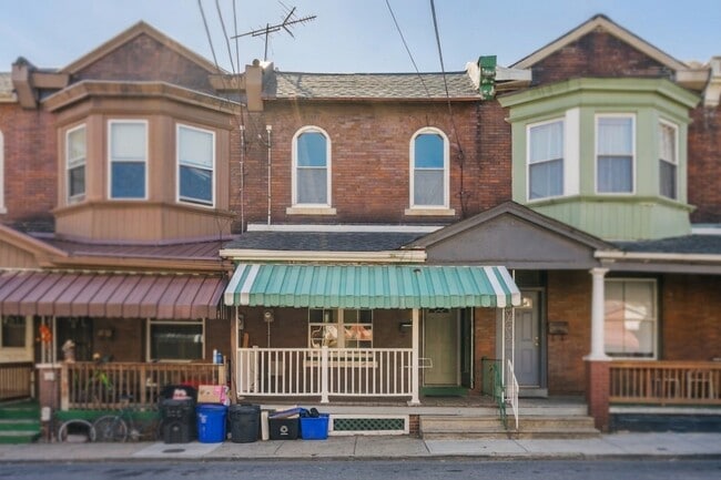 Building Photo - 356 Ophelia St