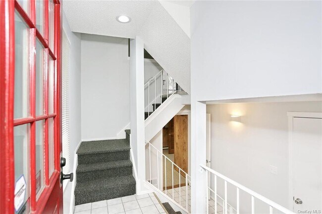 Building Photo - 161 Treetop Cir