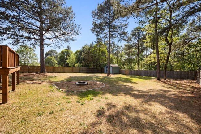 Building Photo - Fully Furnished Month to Month/Short Term Rental!