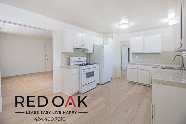 Building Photo - 854 5th St