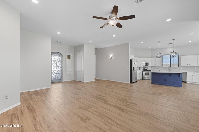 Building Photo - 1545 E Kings Ct