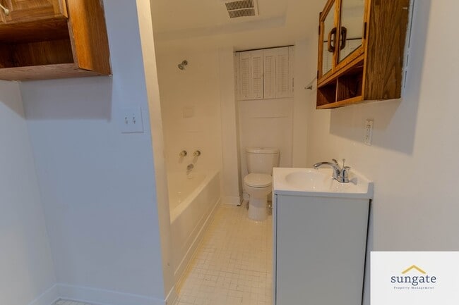 Building Photo - 2018 Griffis Ave