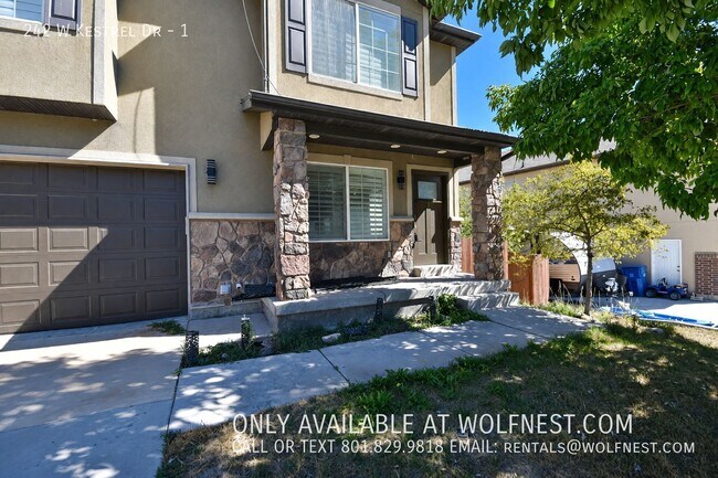 Building Photo - 242 Kestrel Dr