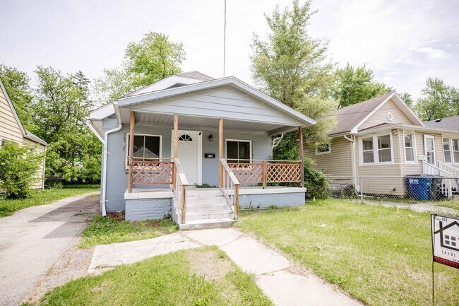Building Photo - Very nice three bedroom 2 bathroom house available for rent!