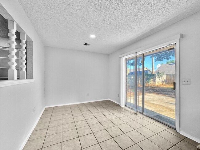 Building Photo - 2422 Ripple Creek Ln