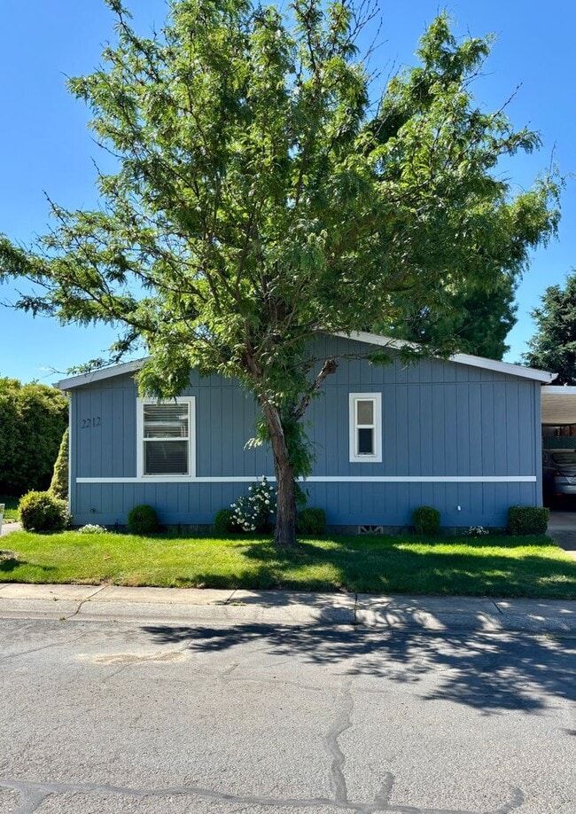 Building Photo - Lovely Home