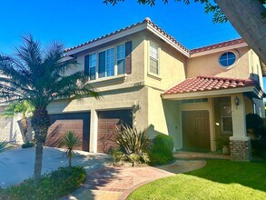 Building Photo - Spacious 4-Bedroom/2.5-Bath Home with Char...