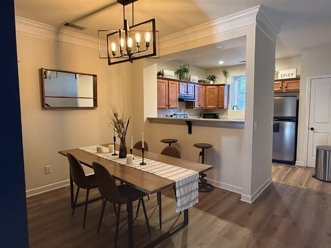 Building Photo - FANTASTIC LOCATION!! 2BR/2.5BA Townhouse in Historic Waverly area!