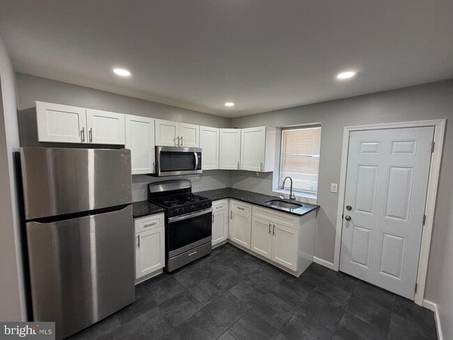 Building Photo - 38 N Redfield St