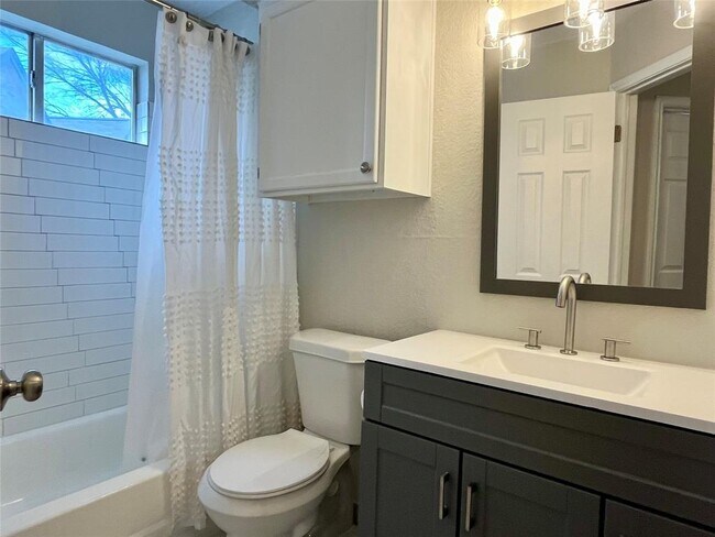 Building Photo - 8709 Cretys Cove