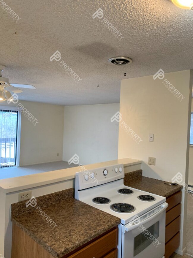 Building Photo - 867 Birch Ave
